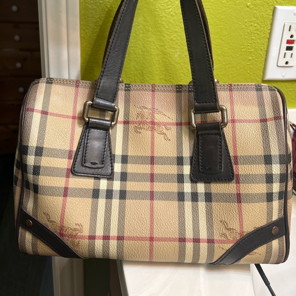 Burberry Handbags - Authentic burberry boston bag
